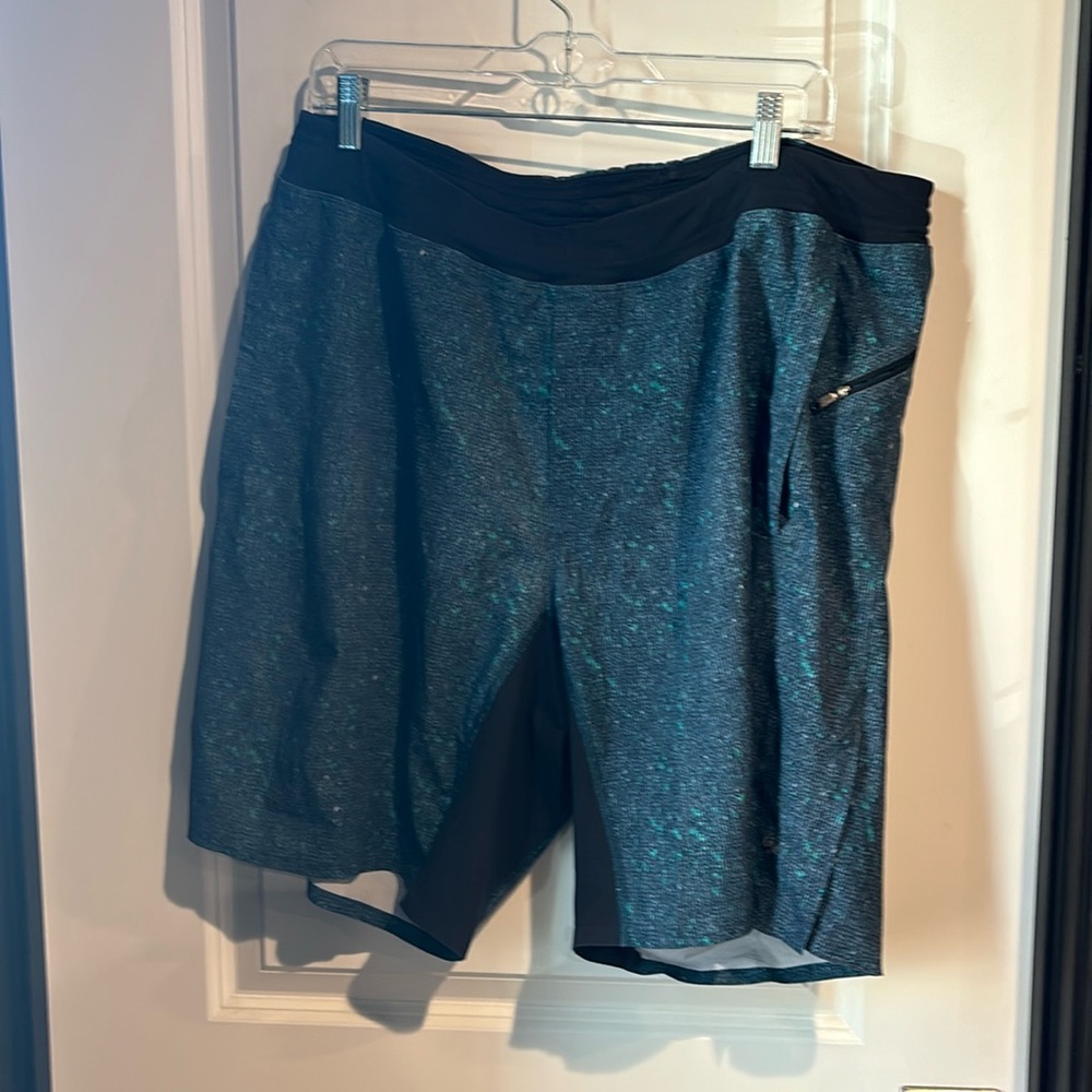 Lululemon blue knit pattern shorts XL